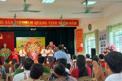 CBGV VÀ HỌC SINH TRƯỜNG MẦM NON NAM HỒNG THAM GIA LỄ RA MẮT MÔ HÌNH “CHÍNH QUYỀN THÂN THIỆN VÌ DÂN PHỤC VỤ- CÔNG AN XÃ TẬN TUỴ, GẮN BÓ, THÂN THIỆN, VÌ DÂN PHỤC VỤ”