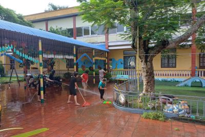 CÔNG TÁC KHẮC PHỤC DỌN DẸP VỆ SINH SAU BÃO CỦA CBGVNV TRƯỜNG MN NAM HỒNG